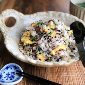 【梅ひじき】を使ったアレンジレシピ 【海産物のやまいち】