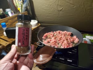 下味でも主張する「黒瀬のスパイス」